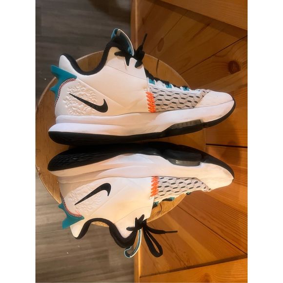 Nike Lebron Witness V Basketball Shoe White Black Jade CQ9380-100 Size 8.5 - Picture 5 of 11